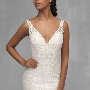 Ivory Lace Bridal Brand New Gown
